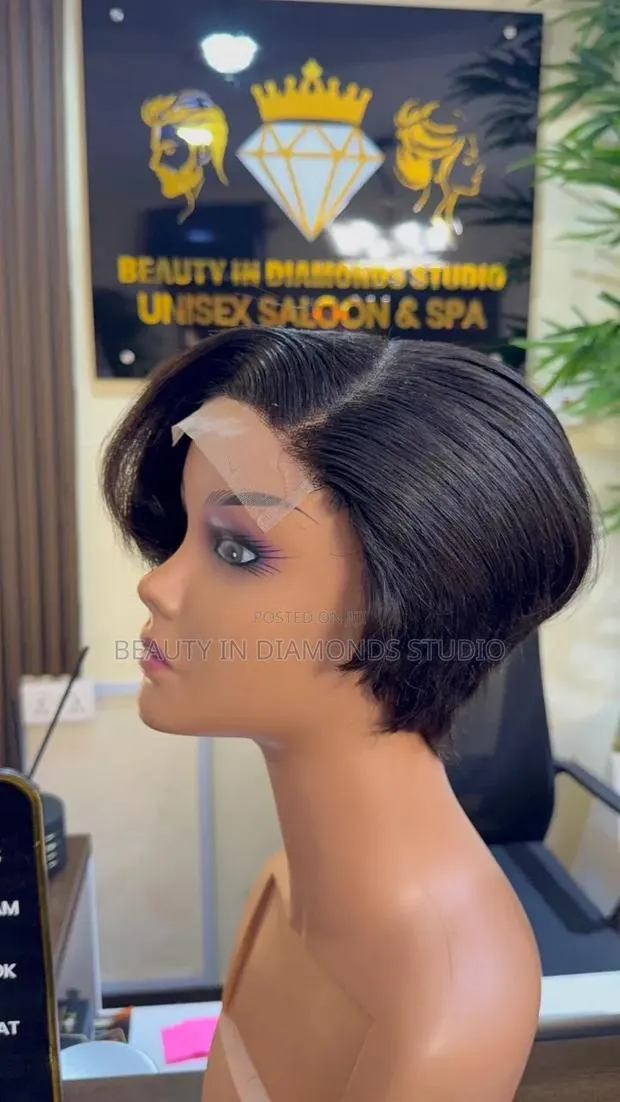 Pixie Cut Rihanna · Photo 1