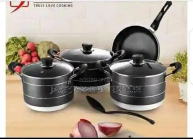 Nonstick Cookware Set With Frying Pan · Photo 1