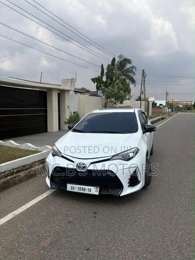 Toyota Corolla 2017 White · Photo 1