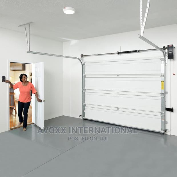 Genie 6072h-O Residential Wall Mounted Garage Door Opener · Photo 3