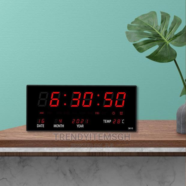 Led Display Digital Clock Date Temperature Wall Clock · Photo 1