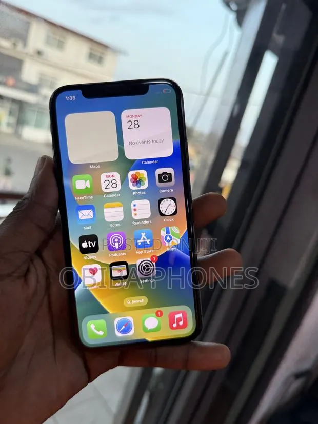 Apple iPhone X 64 GB Black · Photo 1