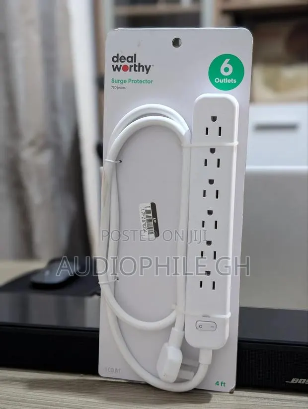 Dealworthy 6-outlet Surge Protector With 4' Extension Cord 720j · Photo 1