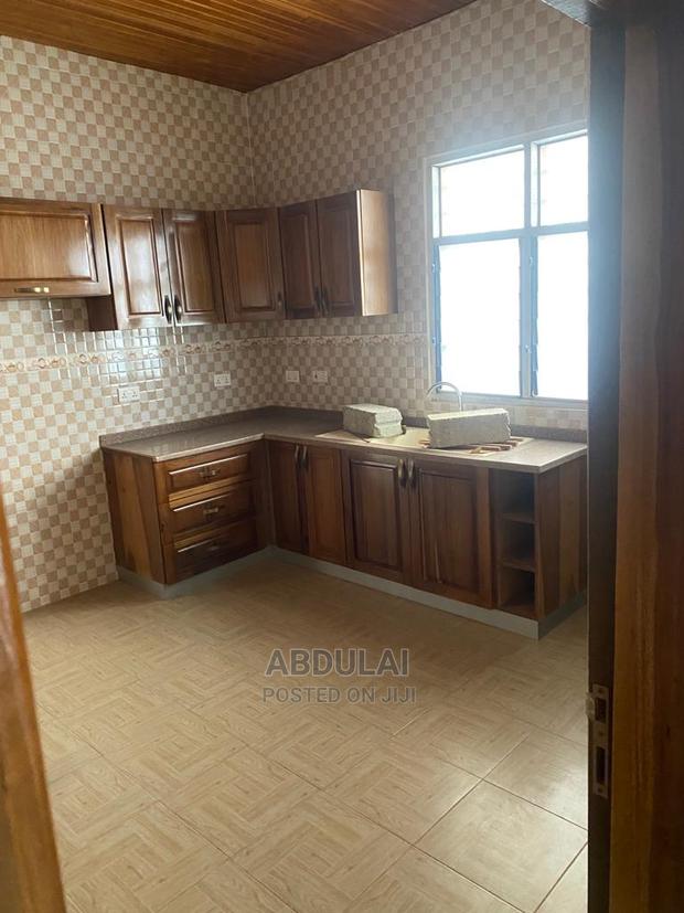 5bdrm House in Boshy, Pillar 2 for Rent · Photo 4