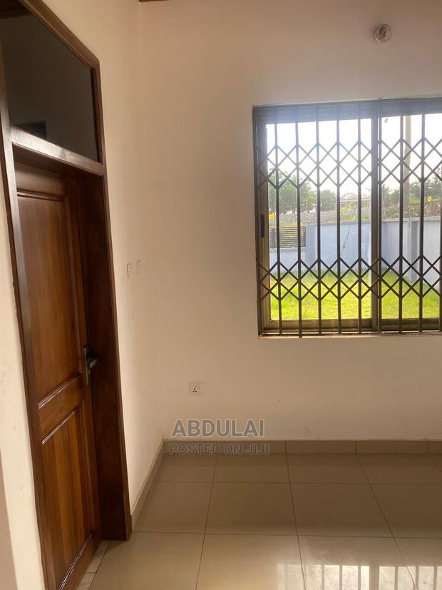 5bdrm House in Boshy, Pillar 2 for Rent · Photo 6