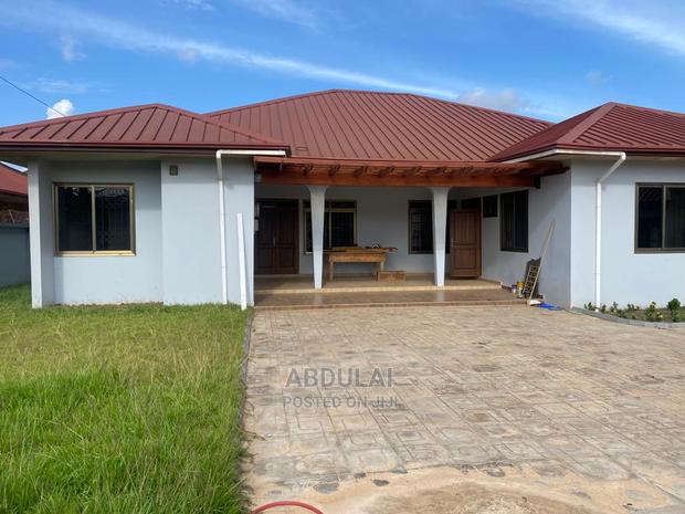 5bdrm House in Boshy, Pillar 2 for Rent · Photo 2