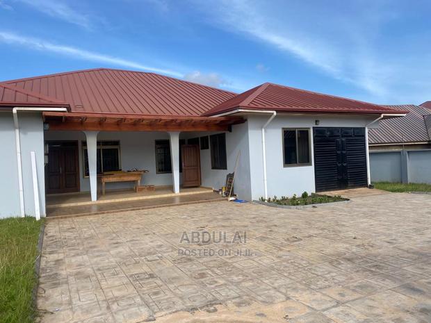 5bdrm House in Boshy, Pillar 2 for Rent · Photo 1