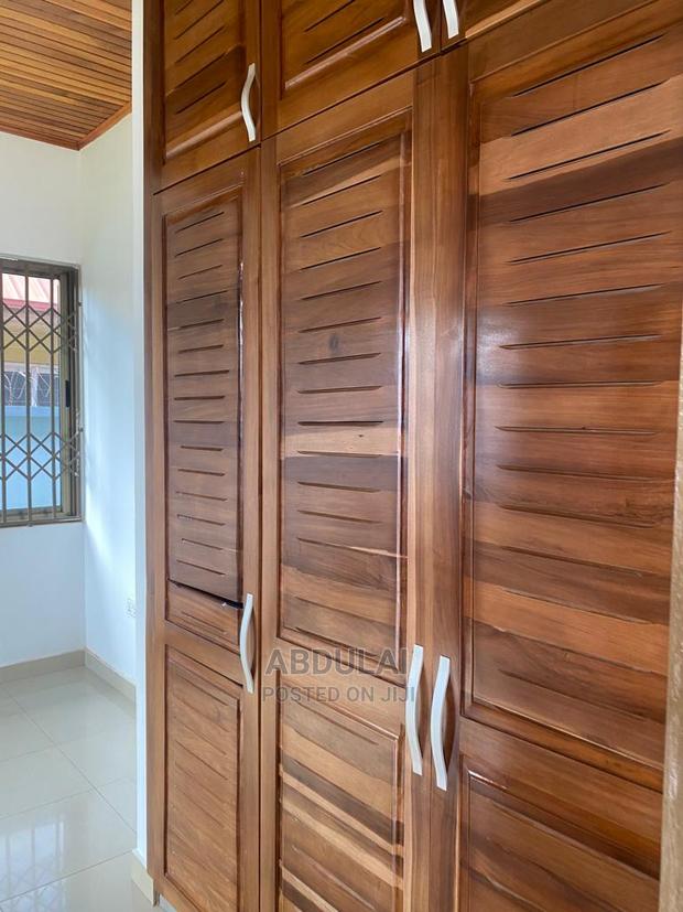 5bdrm House in Boshy, Pillar 2 for Rent · Photo 8