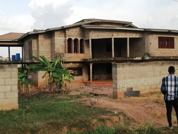 8bdrm House in Santasi A1 Hospital, Kumasi Metropolitan for sale · Photo 1