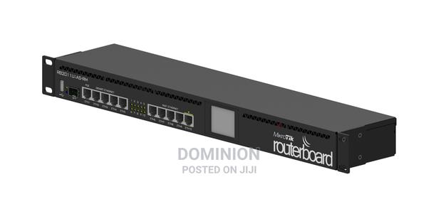 Mikrotik Rb2011uias-Rm Gigabit Ethernet Router · Photo 1