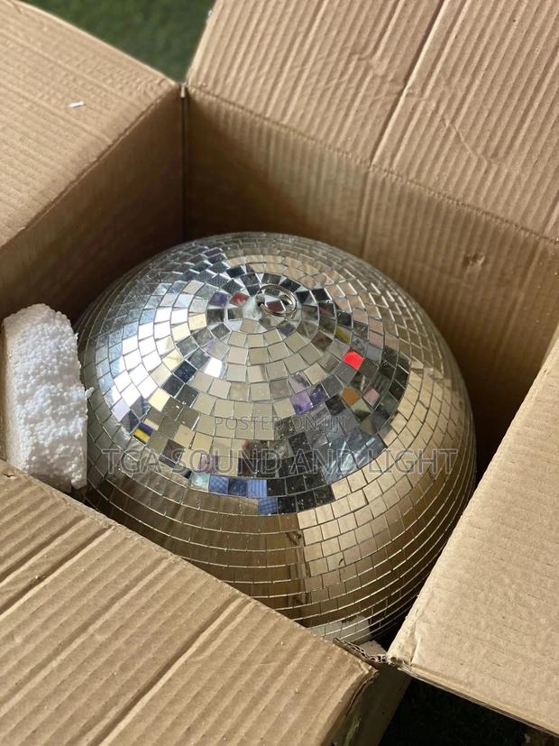 Mirror Ball 30 X 30 · Photo 1