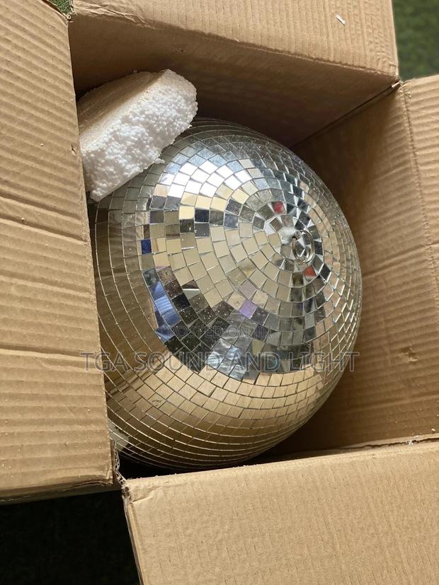 Mirror Ball 30 X 30 · Photo 2