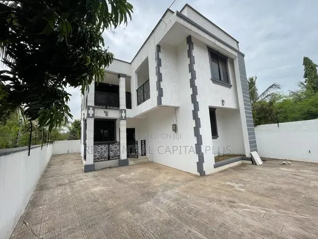 4bdrm Duplex in Spintex for sale · Photo 1