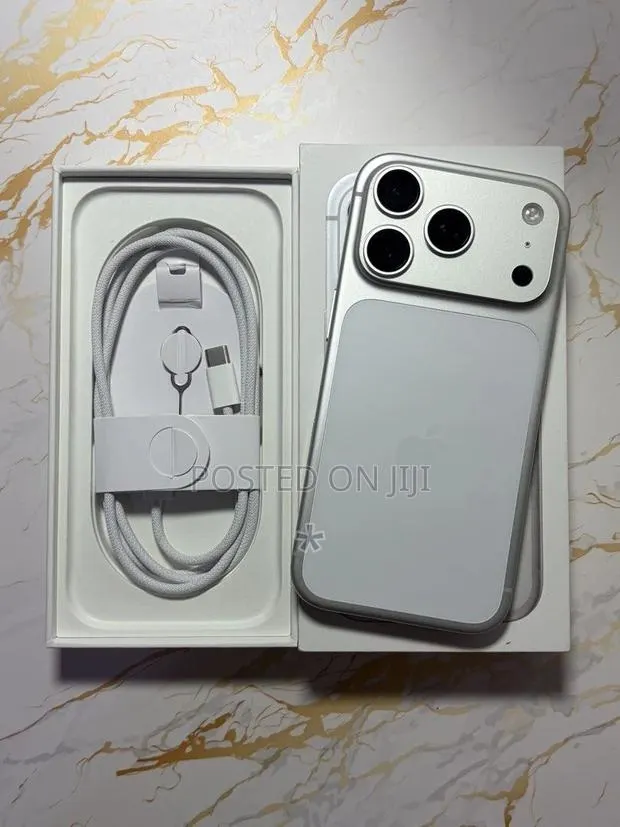 Apple iPhone 17 Pro Max 512 GB Silver · Photo 1