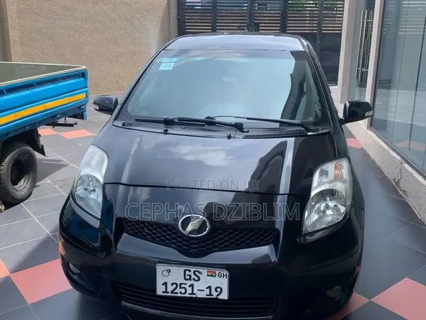 Toyota Vitz 2010 Black