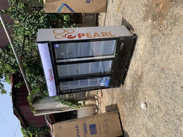 Top Notch 3 Doors Pearl PVC-150 Display Fridge · Photo 1