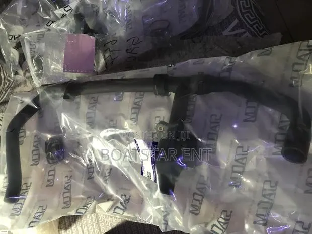 Jaguar X Type Thermostat Housing · Photo 1