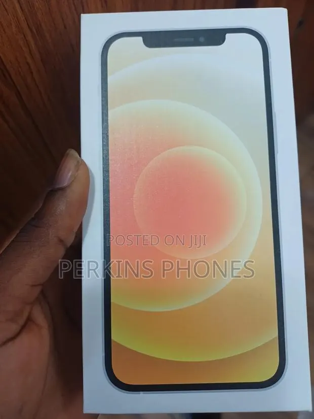 New Apple iPhone 12 64 GB Silver · Photo 1