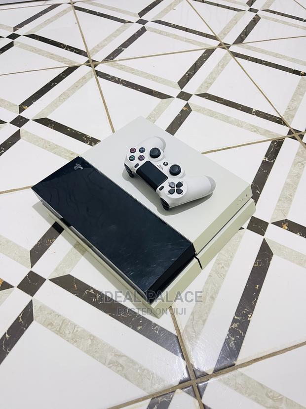 Ps4 Standard Limited White And Black · Photo 3