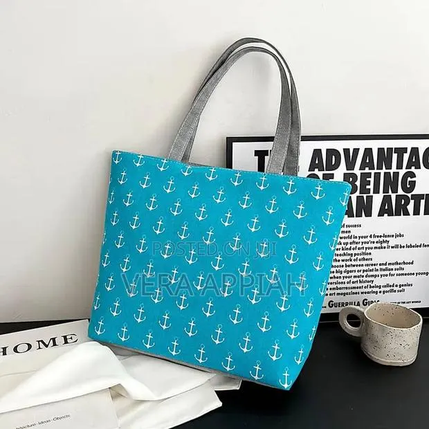 Stylish Tote Bag · Photo 1
