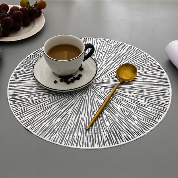 Vinyl Placemats - 6pcs · Photo 2