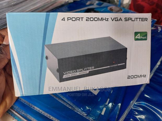 4 Port VGA Splitter · Photo 1