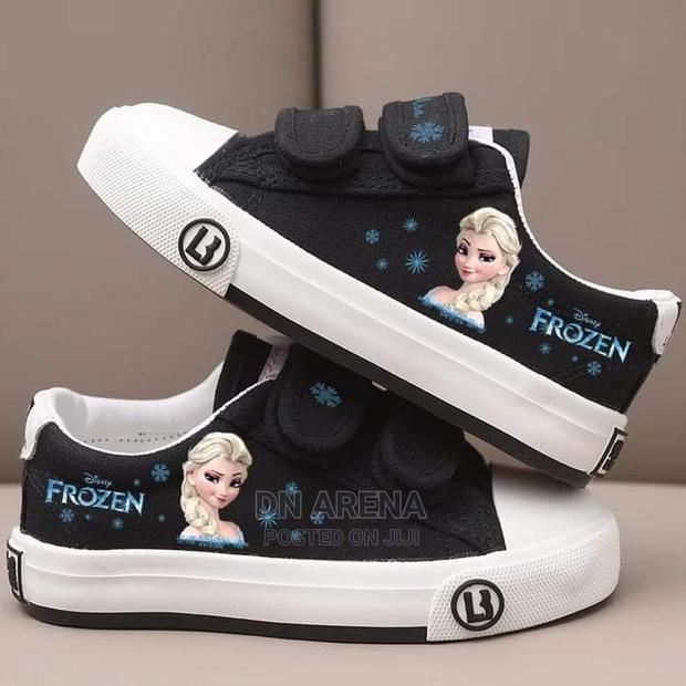 Girls Sneakers Cartoon Character · Photo 2