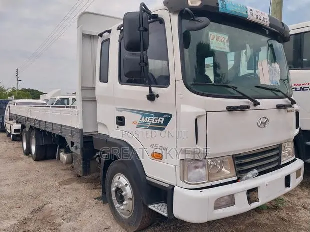 Hyundai 5 Tons Truck ( Double Axis) · Photo 1