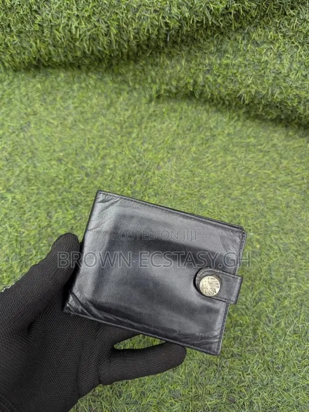 Usa Leather Wallet (Pre-Owned ) · Photo 1