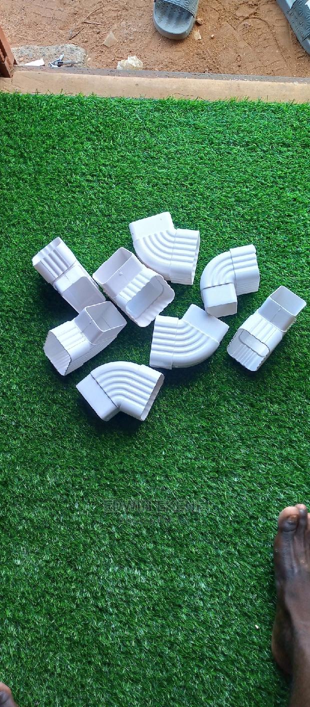 Plsatic Rain Gutter · Photo 3