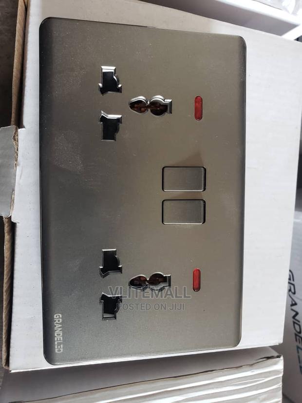 GRANDLED Double Multi Socket With Light · Photo 1