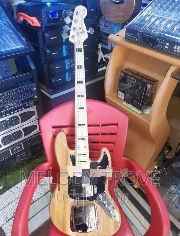 Fender Jazz Bass Guitar · Photo 3