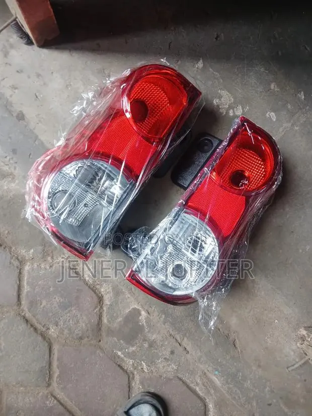 Nissan NV200 Tail Light Pair. · Photo 1
