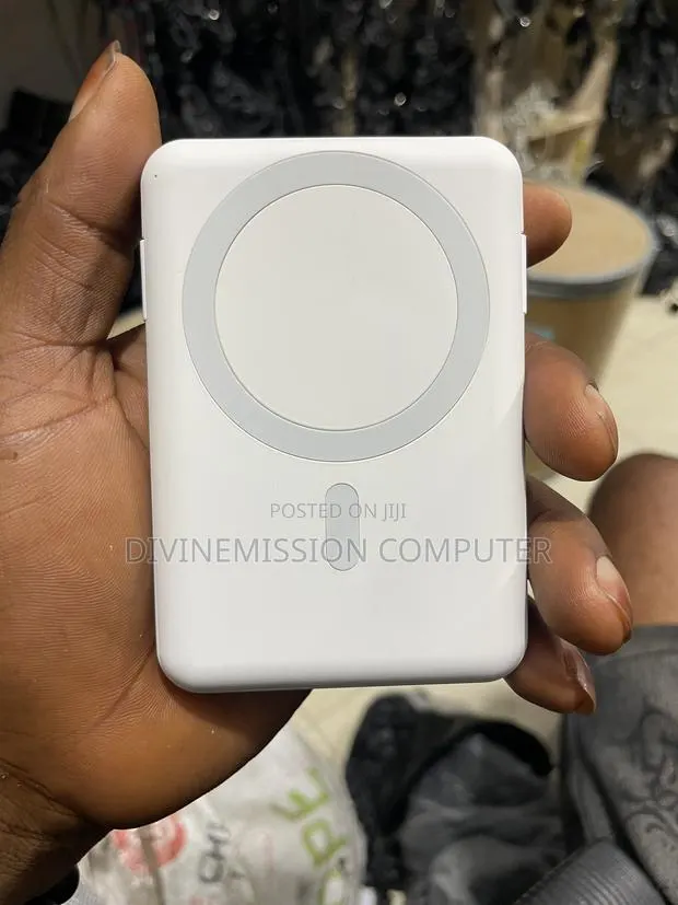 Yiisonger Wireless Power Bank 10,000 mAh, Uk Standard With 2 Cords