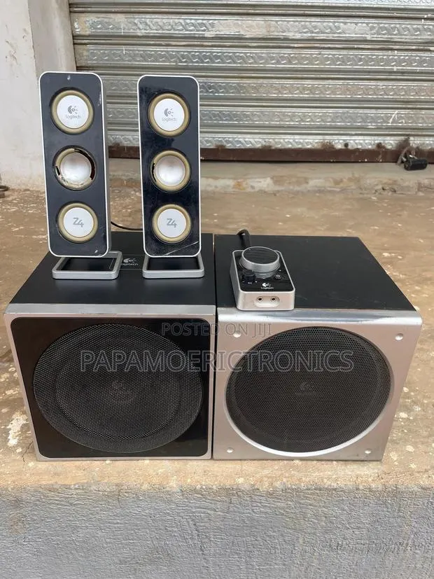 Logitech Z4 2.1 Multimedia Speakers With Subwoofer - Speakers · Photo 1