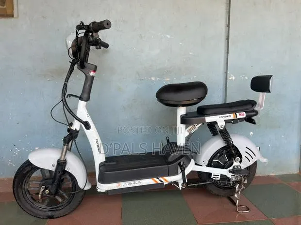Motorcycle 2022 White · Photo 1