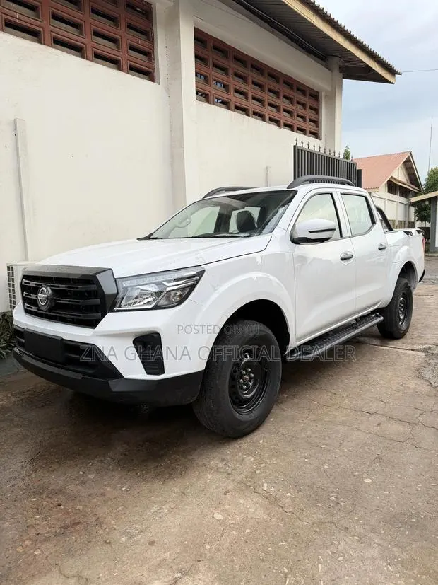 New Nissan Pick-Up 2025 White · Photo 1