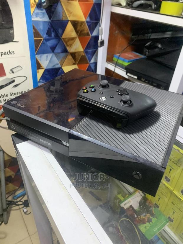 Xbox 1 With Fc25 10 Free Games · Photo 1