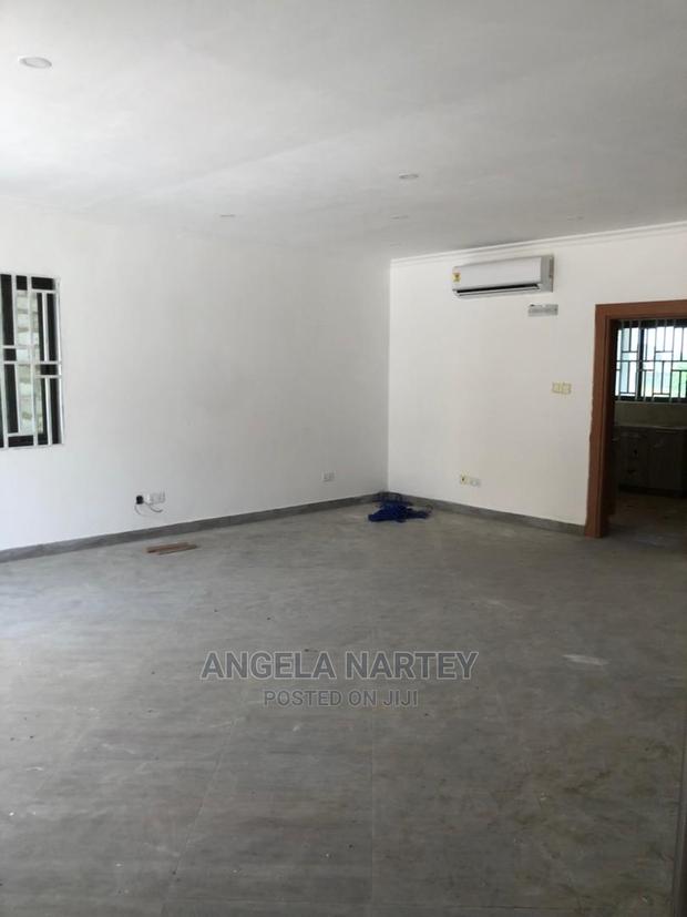 3bdrm House in Sakumono, Accra Metropolitan for Sale · Photo 8
