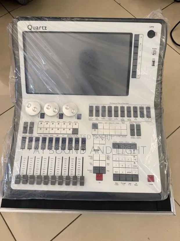 Quartz Digital Lighting Console(Avolite) · Photo 2
