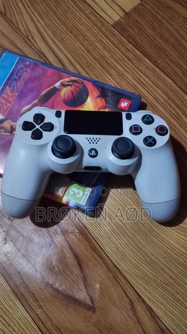 Game Controller and CDS · Photo 1