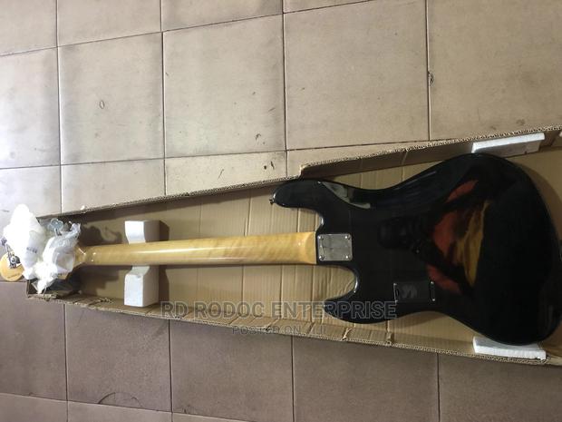 Fender Active Bass Guitar · Photo 2
