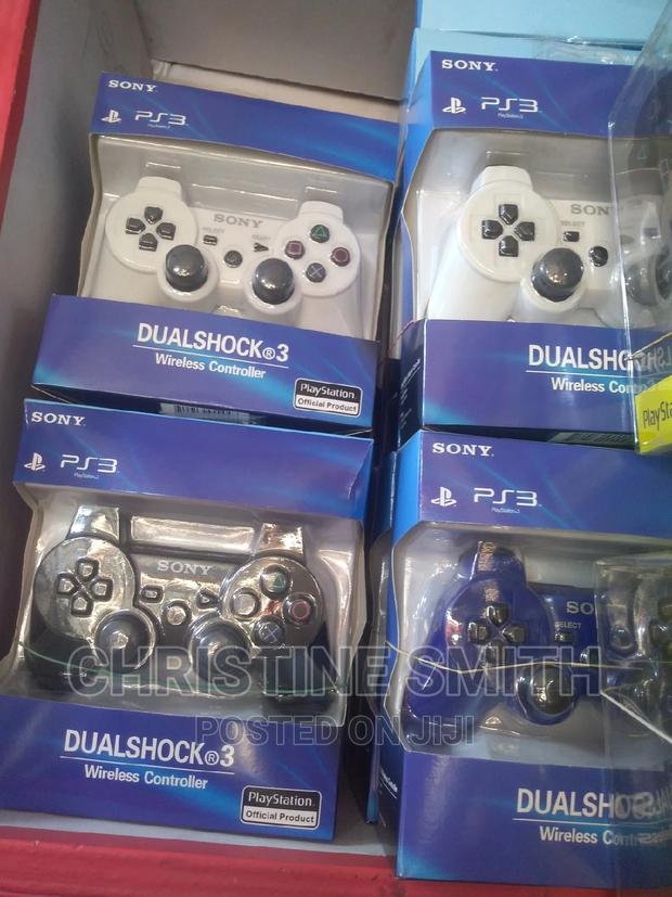 Dull Stock Wireless Controller or Ps3 Controller · Photo 3