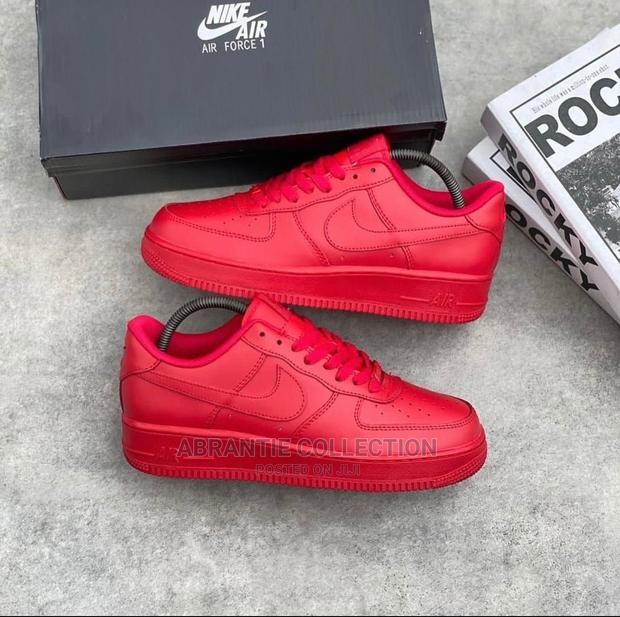 Nike Air Force 1 University Red · Photo 1