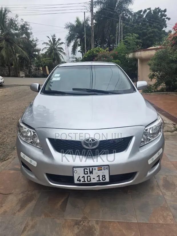 Toyota Corolla 2010 Silver · Photo 1