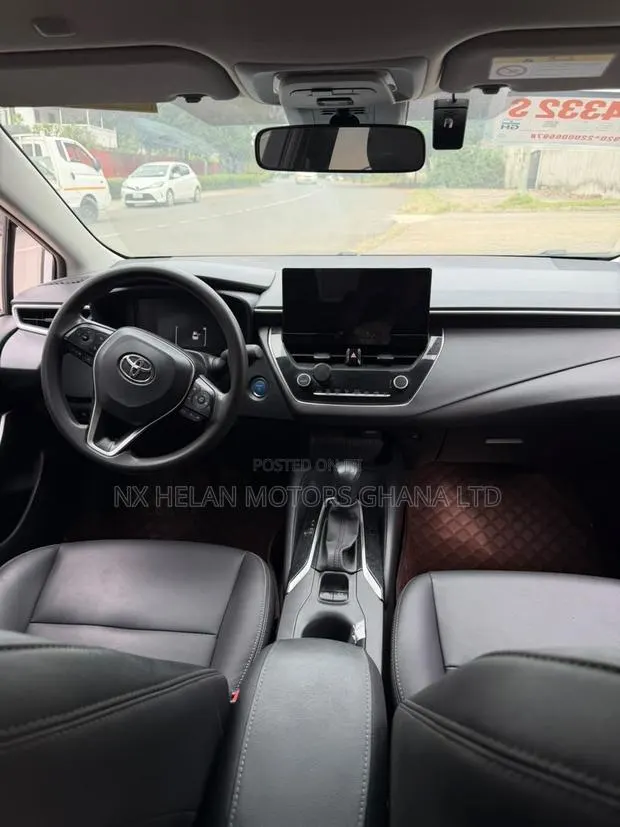 Toyota Corolla Hybrid LE AWD 2024 White · Photo 1