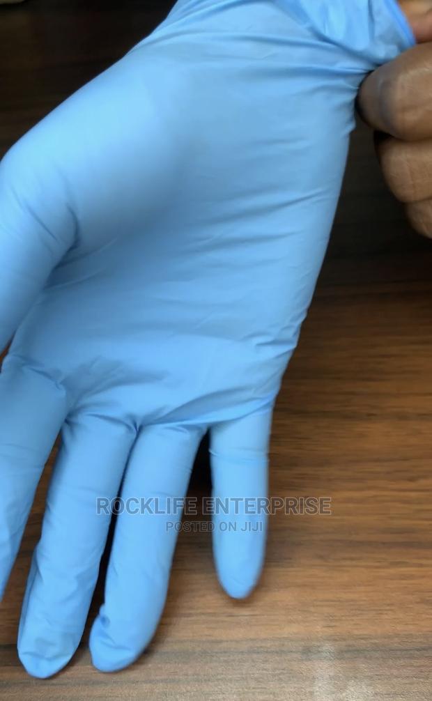 Nitrile Examination Gloves · Photo 3