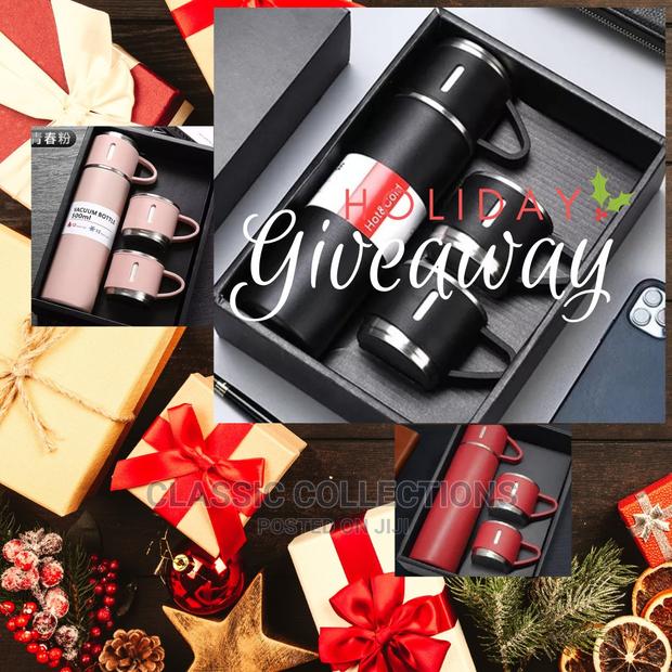 It's a Christmas Xmas Gift Package · Photo 1