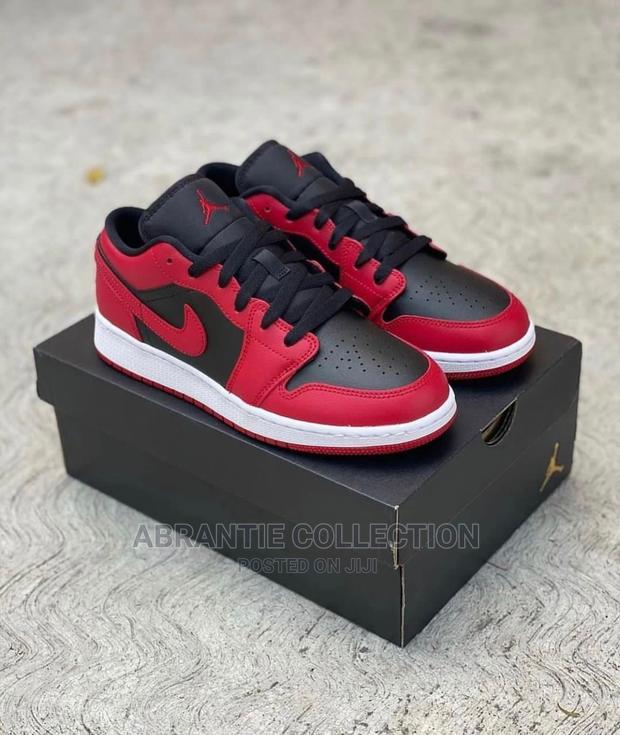 Air Jordan 1 Low Bred Reverse · Photo 1