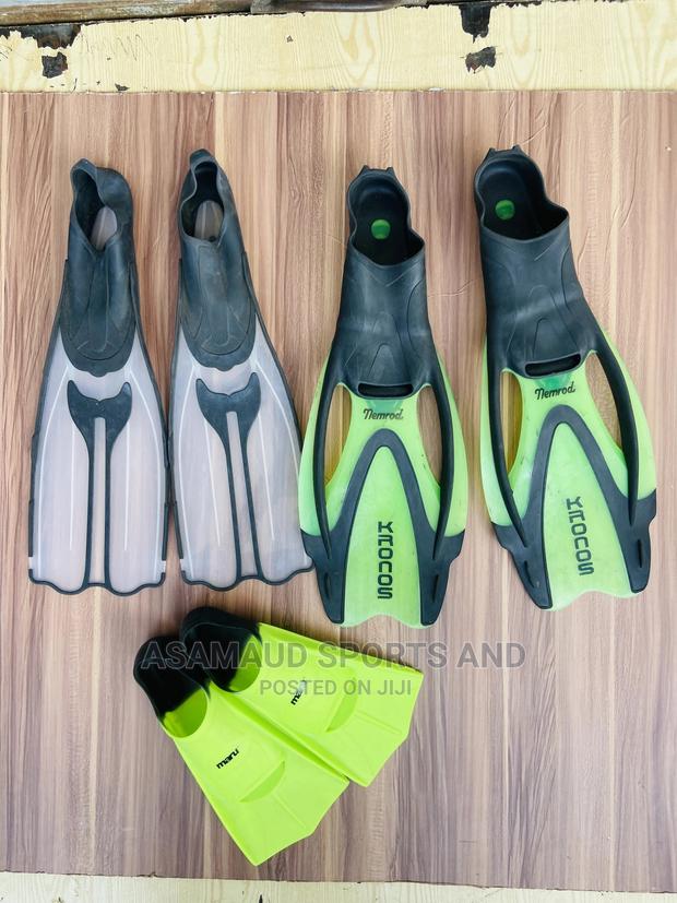 Original Swimming Fins at Cool Price · Photo 1